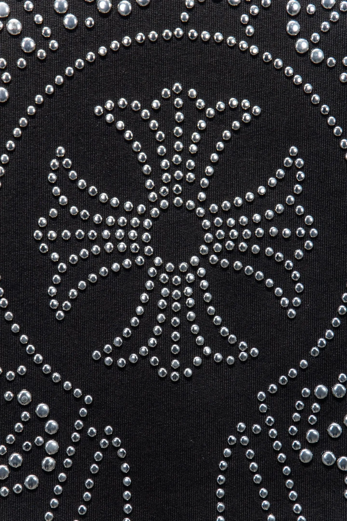 P170 🆕Chrome hearts 25ss os version is really charming and Chrome Hearts is really a must-have. Every season's new version is made to the extreme. It is very practical and can be worn casually. Nice✔️ - ⚠️100% cotton. It is made of 32-count double yarn, 260-gram weight fabric and imported knitted needle carded cotton. It has moderate thickness, drape and contour, and the upper body is comfortable! ! It is very tolerant to fat body types and can instantly lose five pounds after wearing it!  Specially ordered many Austrian hot diamonds, which have the bling bling effect of natural crystals under the light, with multi-faceted reflective points, and the production cost is extremely high. The laser molding includes a computer engraving machine and a laser machine, which are accurate in units of particles. Finally, it is hot and set at high temperature. After the hot ironing, the firmness needs to be tested repeatedly on the hot stamping. It can show colorful reflections under the light. The collar webbing extends to the shoulder for reinforcement, and the stitching at the connection point. The hem and cuffs are all made of 0.2mm stitch double-thread stitching. They are carefully produced at a high cost. The attitude of making goods with a magnifying glass restores the quality and effect of the product. The full set of customized accessories only presents every detail to the customer. Printing with film printing, 50,000 positioning, which is very time-consuming. The addition of handmade elements to the body greatly increases the interest of the clothing; unique visual effects. After special treatment, a unique effect is formed. An irregular hem is added to the version. This year's Kroxin is the main version. In the past two years, the oversize version has become the focus of the trend and has been a popular staple in the past two years. The change of designers has made this brand an instant hit. The progressive fashion of the times also needs the blood impact of fresh elements and trendy designs in order to continue its glory! It’s stylish both inside and outside, a must-have for high street travel! An absolute "eye-catching style" that can match couples 💏 Color: washed black and white Size: S M L XL